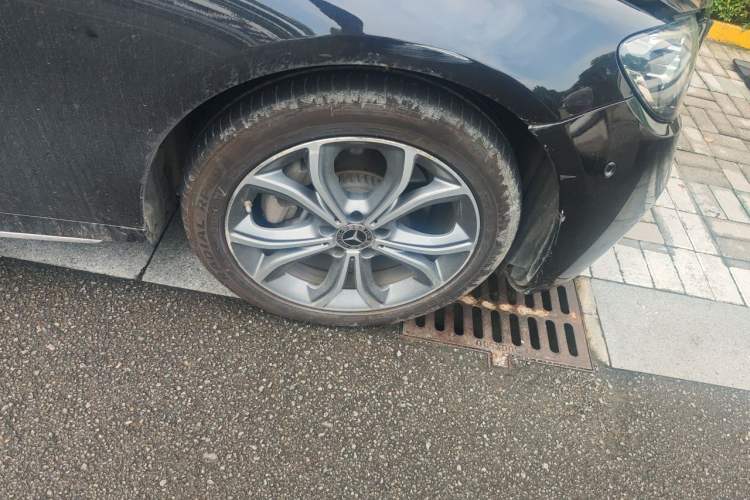 Used Mercedes-Benz E-Class 2021 E 300 L Sporty and Stylish Model Right Front Wheel Hub
