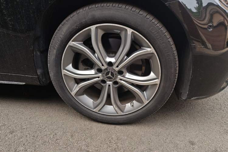 Used Mercedes-Benz E-Class 2021 E 300 L Sporty and Stylish Model Right Front Wheel Hub