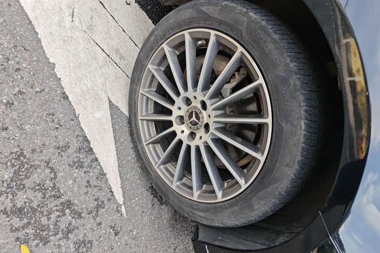 Used Mercedes-Benz E-Class 2021 E 260 L 4MATIC Right Front Wheel Hub