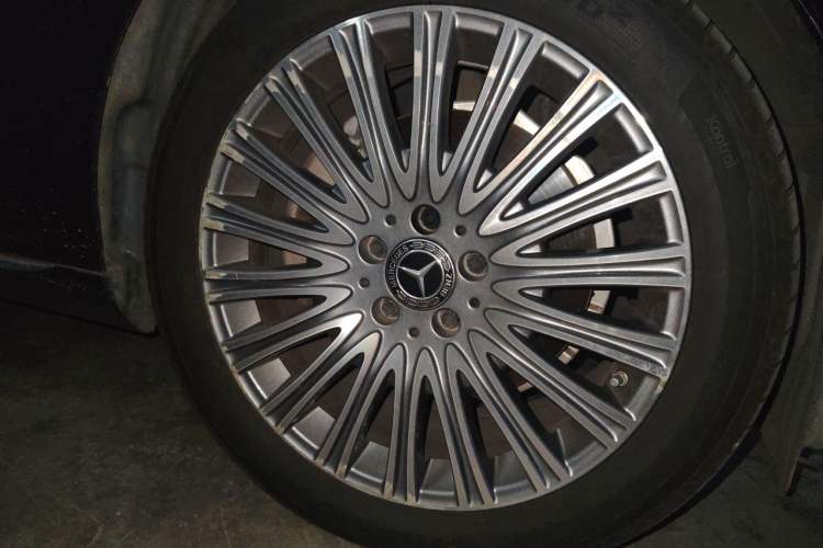 Used Mercedes-Benz E-Class 2021 E 300 L Stylish Model Right Front Wheel Hub