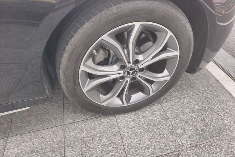 Used Mercedes-Benz E-Class 2021 Restyled E 300 L Sporty and Stylish Edition Right Front Wheel Hub