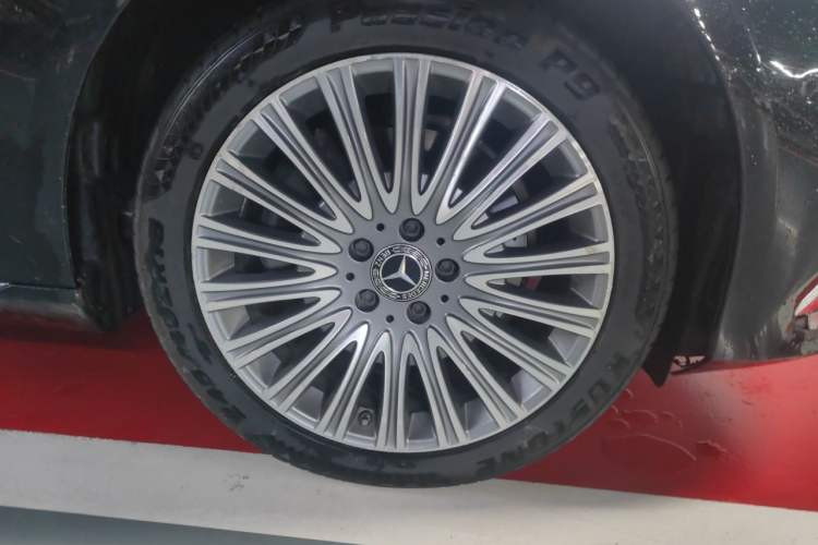 Used Mercedes-Benz E-Class 2021 E 300 L Stylish Model Right Front Wheel Hub