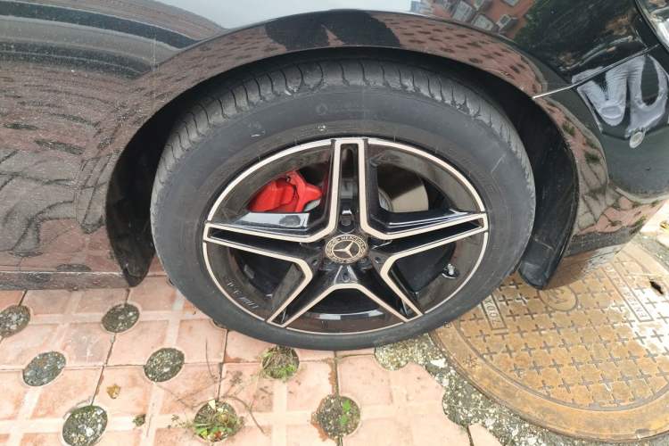 Used Mercedes-Benz E-Class 2021 Updated E 260 Fashion Sport Edition Right Front Wheel Hub