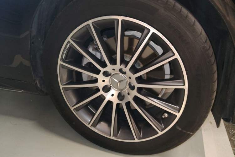 Used Mercedes-Benz E-Class 2021 Restyled E 300 L Luxury Edition Right Front Wheel Hub
