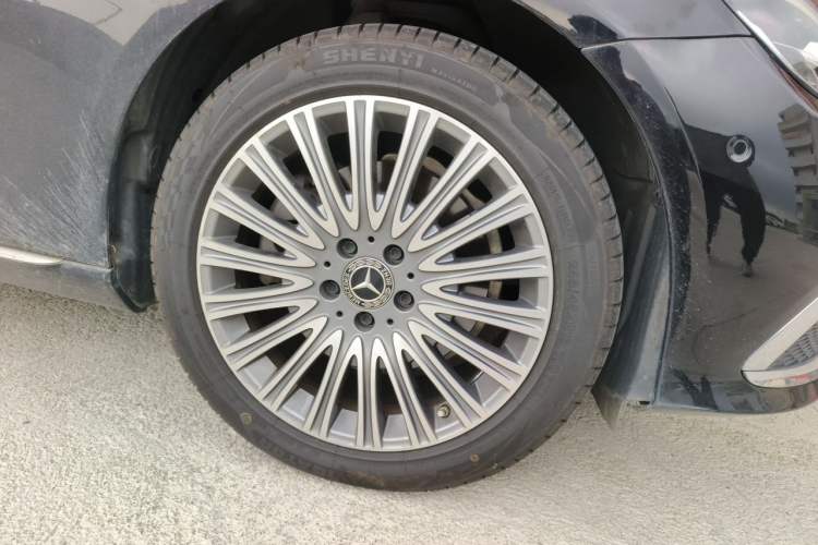 Used Mercedes-Benz E-Class 2021 E 300 L Luxury Model Right Front Wheel Hub