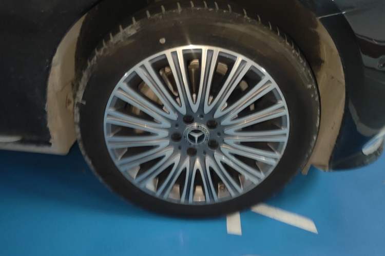 Used Mercedes-Benz E-Class 2021 E 300 L Stylish Model Right Front Wheel Hub