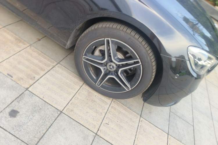 Used Mercedes-Benz E-Class 2021 E 260 Stylish Sports Edition Right Front Wheel Hub