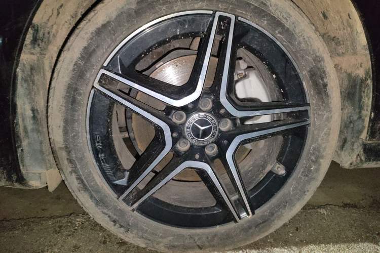 Used Mercedes-Benz E-Class 2021 Updated E 260 Fashion Sport Edition Right Front Wheel Hub