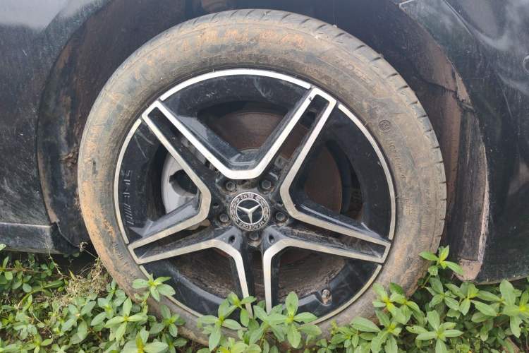Used Mercedes-Benz E-Class 2021 E 260 Stylish Sports Edition Right Front Wheel Hub
