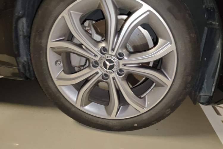 Used Mercedes-Benz E-Class 2021 Restyled E 300 L Sporty and Stylish Edition Right Front Wheel Hub
