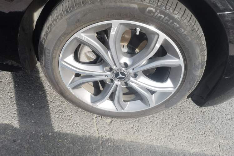 Used Mercedes-Benz E-Class 2021 E 300 L Sport Premium Edition Right Front Wheel Hub