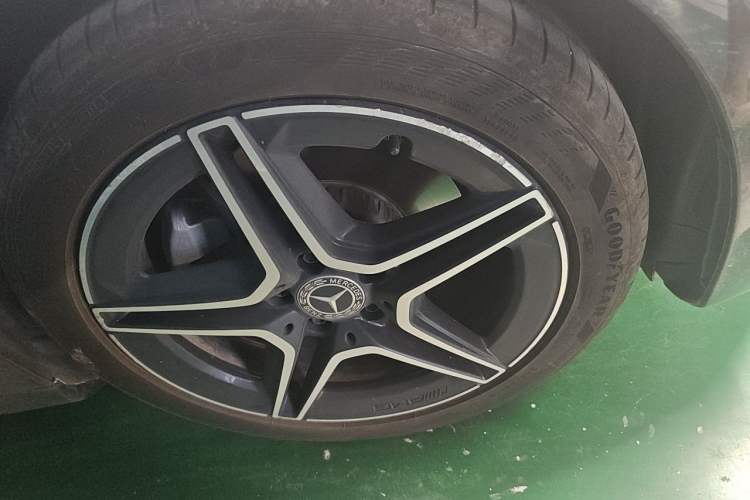 Used Mercedes-Benz E-Class 2021 E 260 Stylish Sports Edition Right Front Wheel Hub