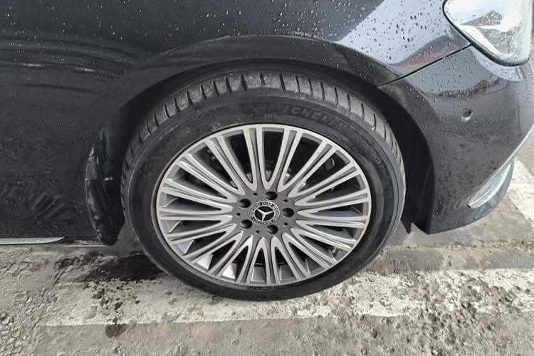 Used Mercedes-Benz E-Class 2021 Restyled E 300 L Luxury Edition Right Front Wheel Hub