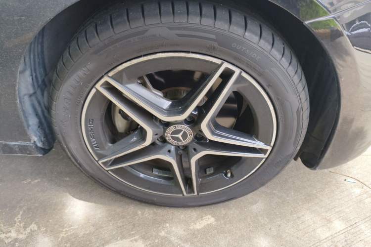 Used Mercedes-Benz E-Class 2021 Updated E 260 Fashion Sport Edition Right Front Wheel Hub