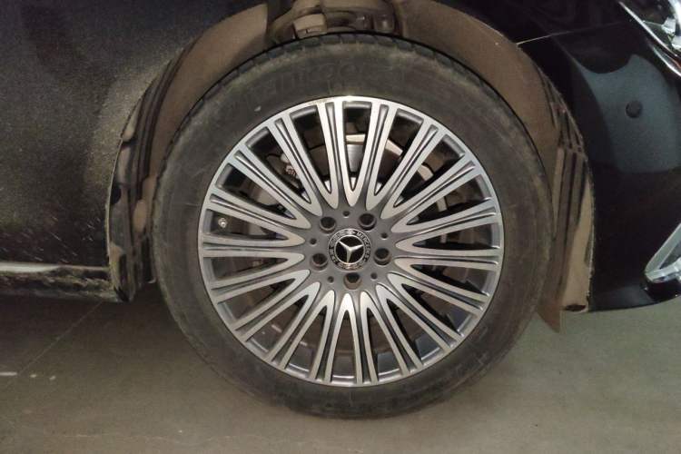 Used Mercedes-Benz E-Class 2021 E 300 L Stylish Model Right Front Wheel Hub