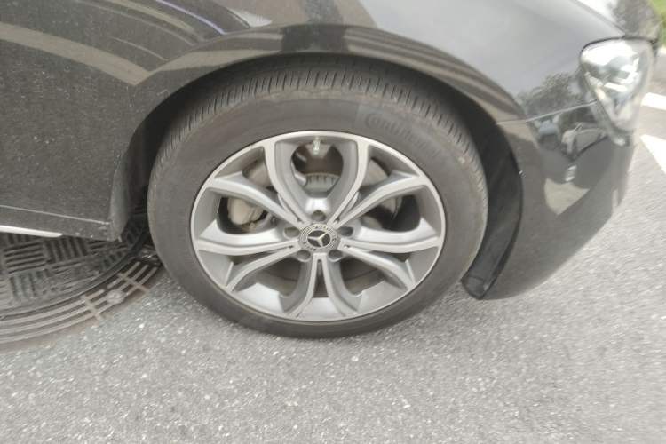 Used Mercedes-Benz E-Class 2021 E 300 L Sport Luxury Edition Right Front Wheel Hub