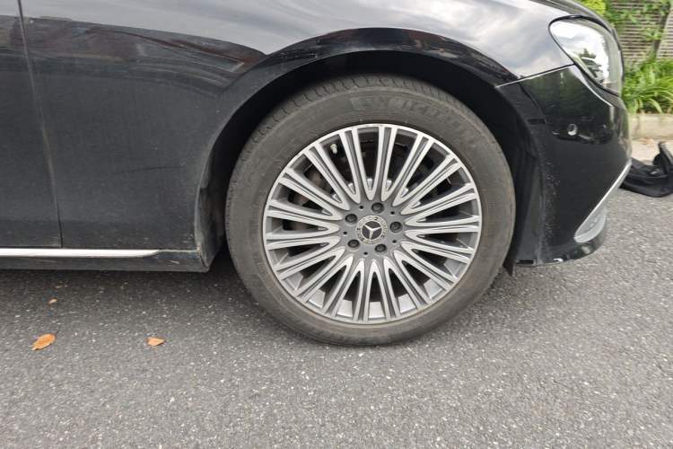 Used Mercedes-Benz E-Class 2021 E 300 L Luxury Model Right Front Wheel Hub