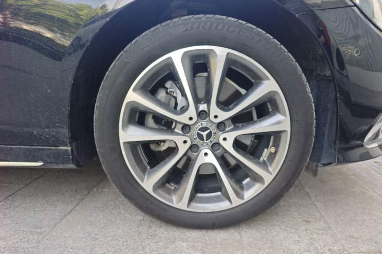 Used Mercedes-Benz E-Class 2021 E 300 L Sport Premium Edition Right Front Wheel Hub
