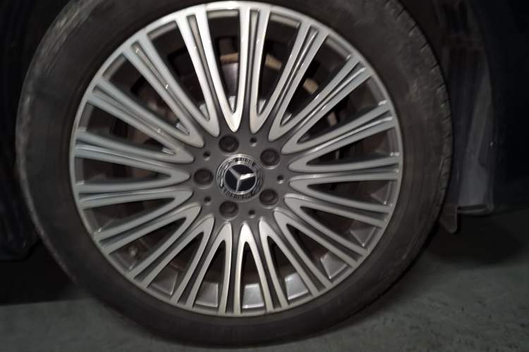 Used Mercedes-Benz E-Class 2021 Restyled E 300 L Luxury Edition Right Front Wheel Hub