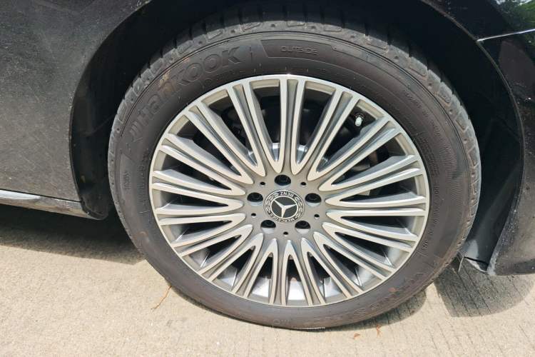 Used Mercedes-Benz E-Class 2021 E 300 L Luxury Model Right Front Wheel Hub