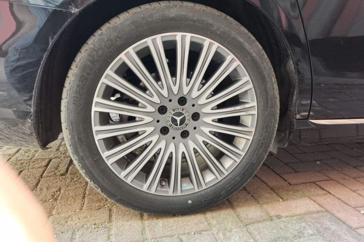 Used Mercedes-Benz E-Class 2021 E 300 L Luxury Model Right Front Wheel Hub