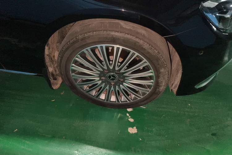 Used Mercedes-Benz E-Class 2021 Restyled E 300 L Luxury Edition Right Front Wheel Hub