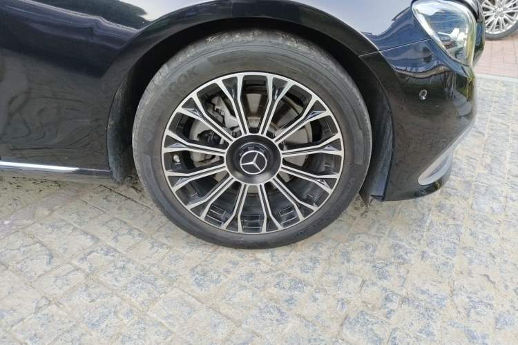 Used Mercedes-Benz E-Class 2021 E 300 L Luxury Model Right Front Wheel Hub