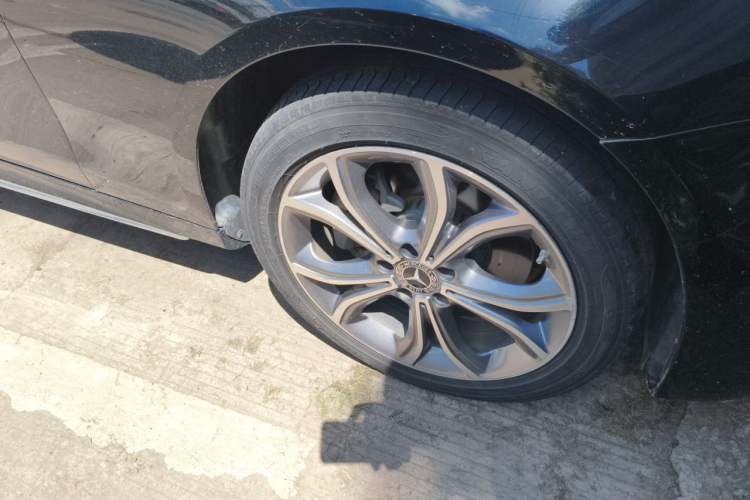 Used Mercedes-Benz E-Class 2021 Restyled E 300 L Sporty and Stylish Edition Right Front Wheel Hub