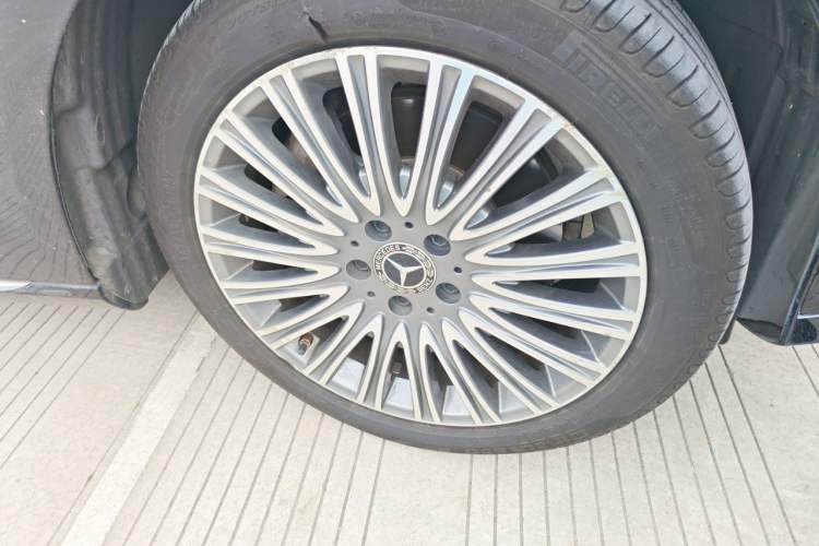 Used Mercedes-Benz E-Class 2021 Facelift E 300 L Stylish Edition Right Front Wheel Hub