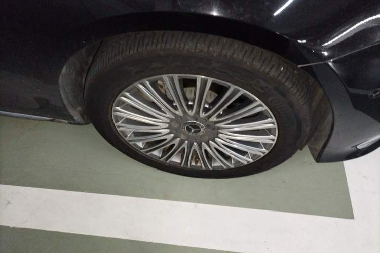 Used Mercedes-Benz E-Class 2021 E 300 L Stylish Model Right Front Wheel Hub