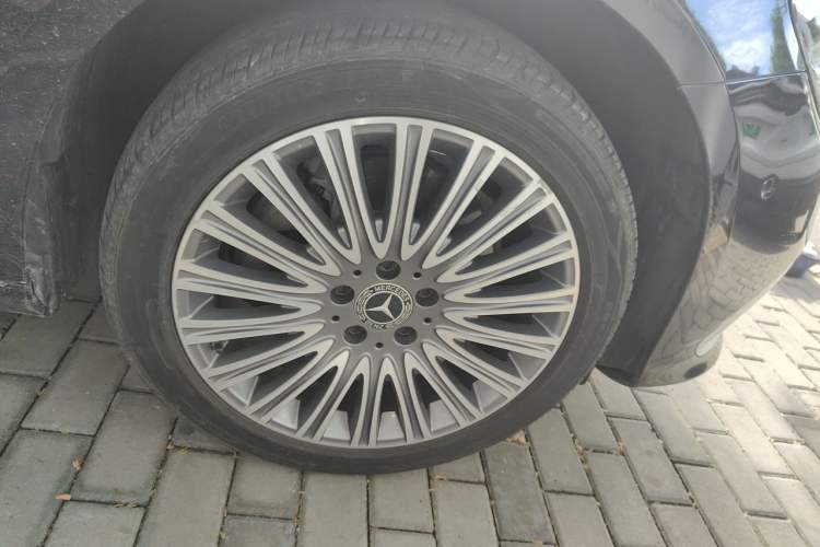 Used Mercedes-Benz E-Class 2021 E 260 L Right Front Wheel Hub