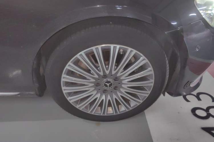 Used Mercedes-Benz E-Class 2021 E 300 L Luxury Model Right Front Wheel Hub