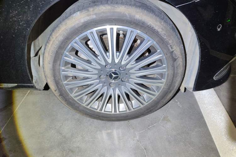 Used Mercedes-Benz E-Class 2021 E 300 L Luxury Model Right Front Wheel Hub