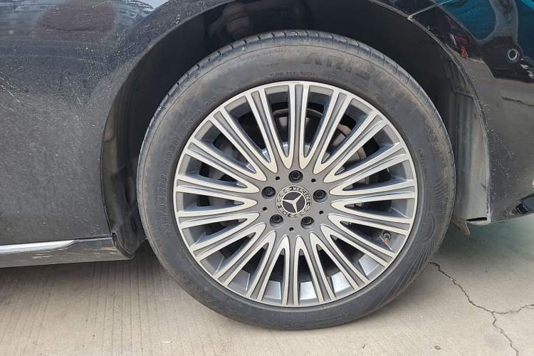 Used Mercedes-Benz E-Class 2021 E 300 L Luxury Model Right Front Wheel Hub
