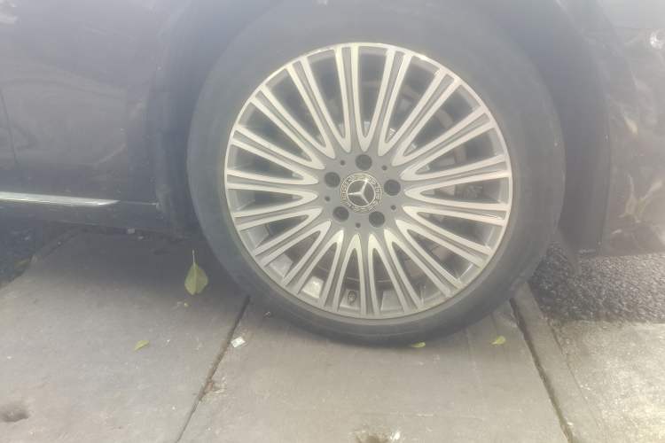 Used Mercedes-Benz E-Class 2021 E 300 L Premium Edition Right Front Wheel Hub