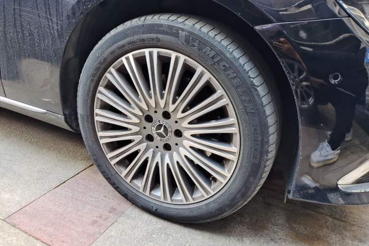 Used Mercedes-Benz E-Class 2021 E 300 L Luxury Model Right Front Wheel Hub