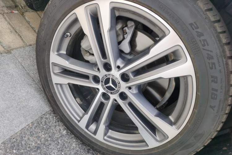 Used Mercedes-Benz E-Class 2021 E 260 L Sport 4MATIC Right Front Wheel Hub