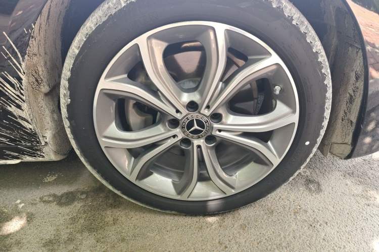 Used Mercedes-Benz E-Class 2021 Restyled E 300 L Sporty and Stylish Edition Right Front Wheel Hub