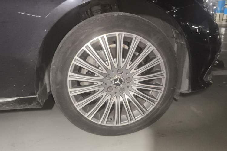Used Mercedes-Benz E-Class 2021 Restyled E 300 L Luxury Edition Right Front Wheel Hub