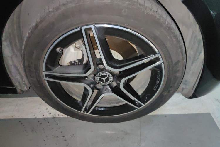 Used Mercedes-Benz E-Class 2021 Updated E 260 Fashion Sport Edition Right Front Wheel Hub