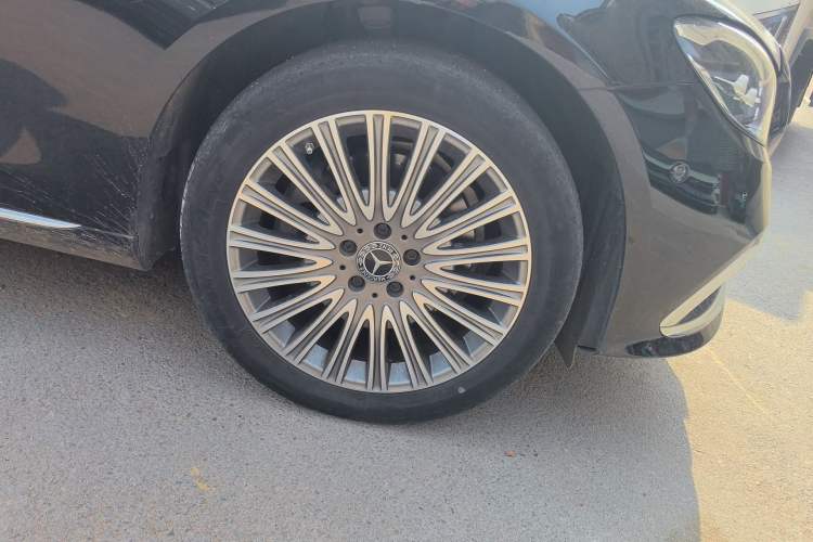 Used Mercedes-Benz E-Class 2021 E 300 L Stylish Model Right Front Wheel Hub