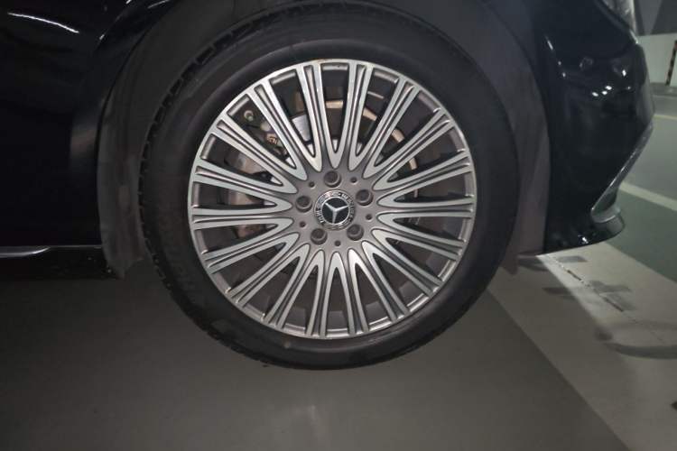Used Mercedes-Benz E-Class 2021 E 300 L Luxury Model Right Front Wheel Hub