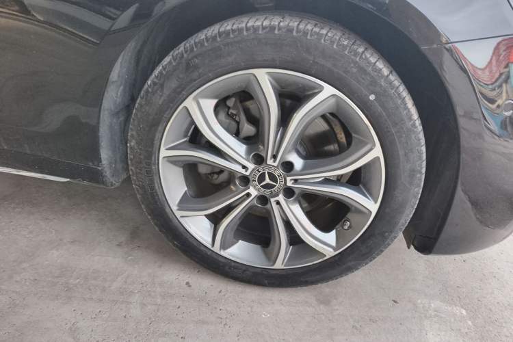 Used Mercedes-Benz E-Class 2021 E 300 L Sport Luxury Edition Right Front Wheel Hub