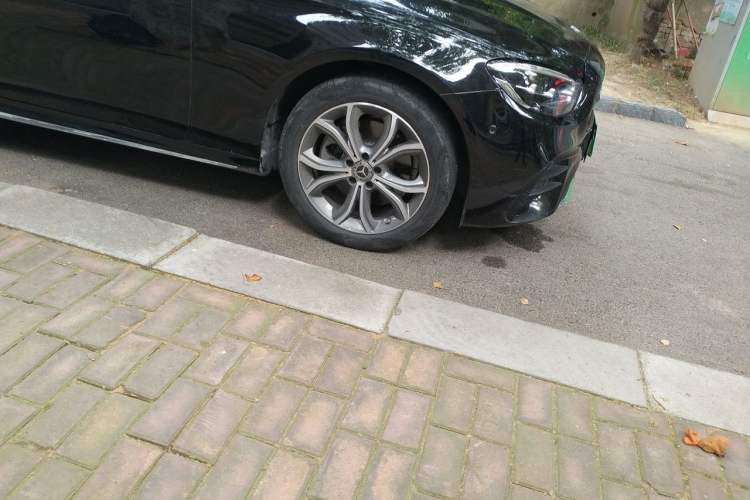 Used Mercedes-Benz E-Class 2021 E 300 L Sporty and Stylish Model Right Front Wheel Hub