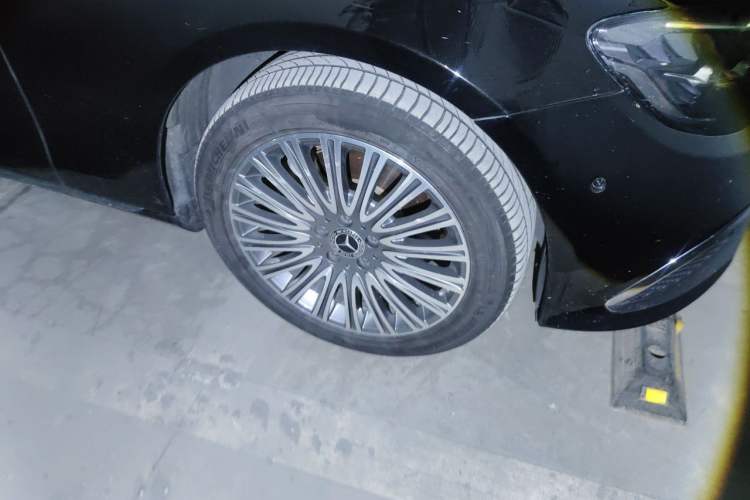 Used Mercedes-Benz E-Class 2021 Facelift E 300 L Stylish Edition Right Front Wheel Hub