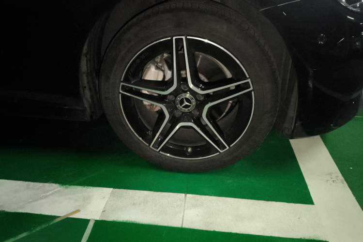 Used Mercedes-Benz E-Class 2021 E 260 Stylish Sports Edition Right Front Wheel Hub