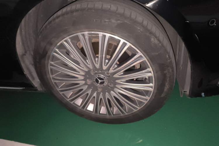 Used Mercedes-Benz E-Class 2021 E 300 L Luxury Model Right Front Wheel Hub