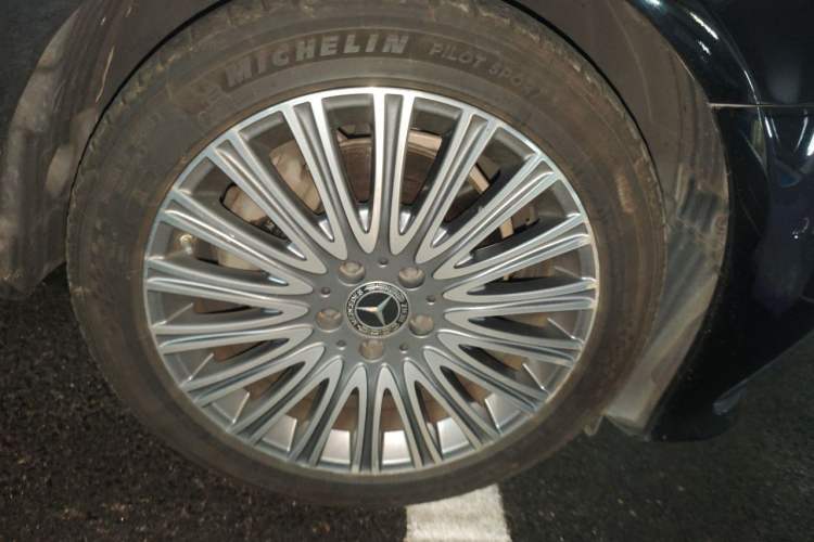 Used Mercedes-Benz E-Class 2021 E 300 L Premium Edition Right Front Wheel Hub