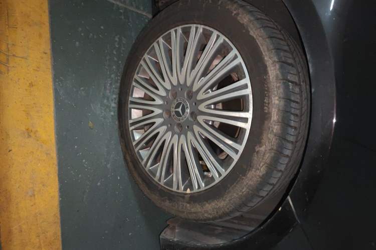 Used Mercedes-Benz E-Class 2021 E 300 L Stylish Model Right Front Wheel Hub
