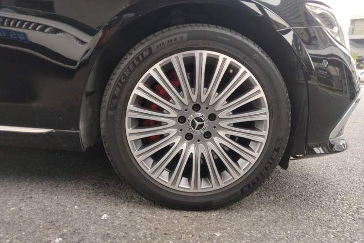 Used Mercedes-Benz E-Class 2021 E 300 L Luxury Model Right Front Wheel Hub